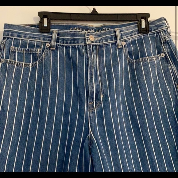 American Eagle Mom Jeans Size 8 - Picture 2 of 6